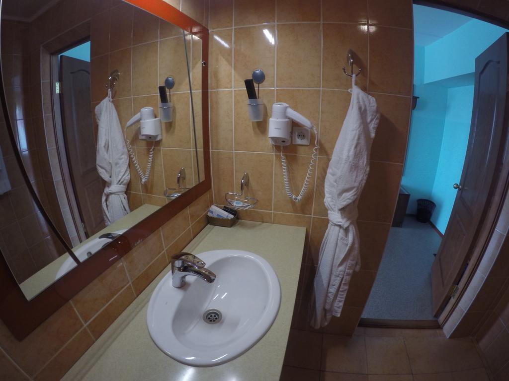 Kurmet Hotel Уральск Номер фото