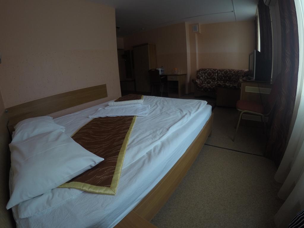 Kurmet Hotel Уральск Номер фото
