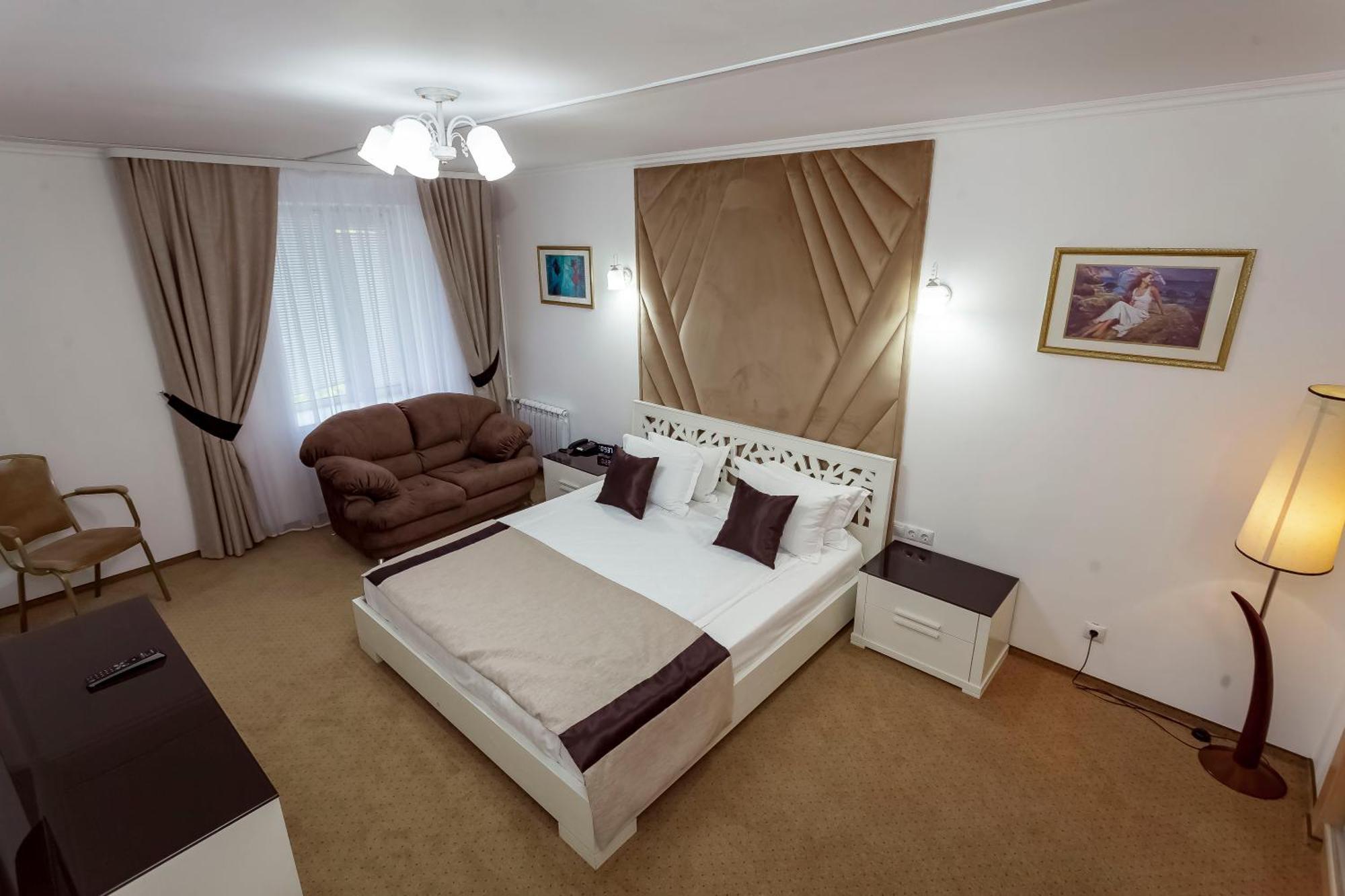 Kurmet Hotel Уральск Экстерьер фото