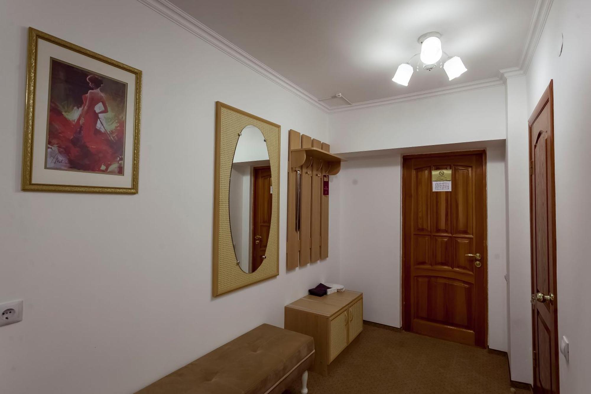 Kurmet Hotel Уральск Экстерьер фото