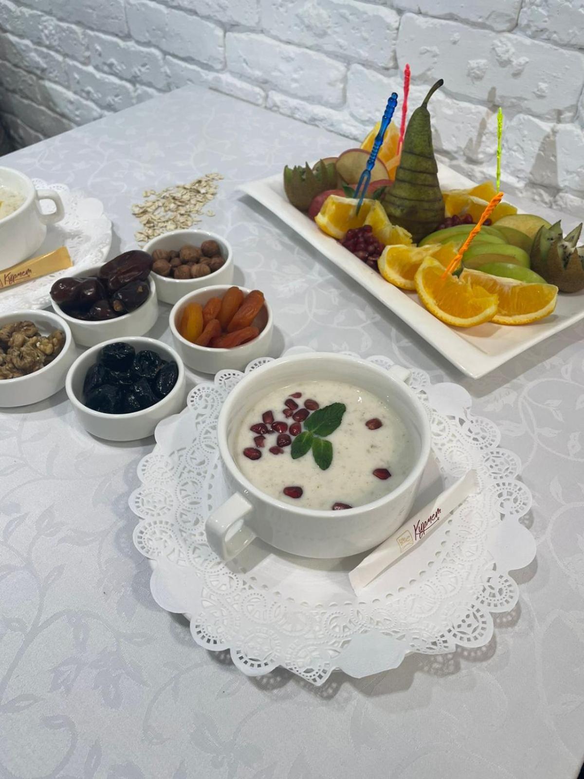 Kurmet Hotel Уральск Экстерьер фото