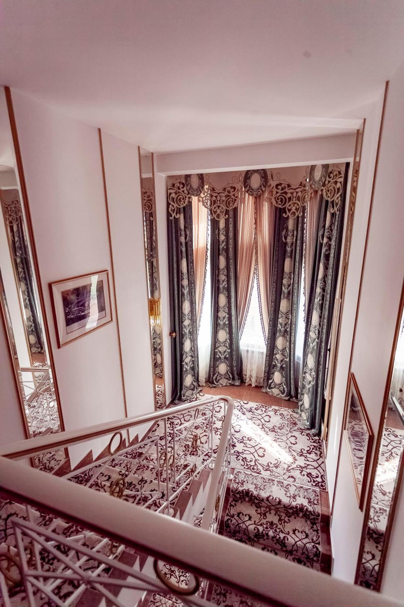 Kurmet Hotel Уральск Экстерьер фото
