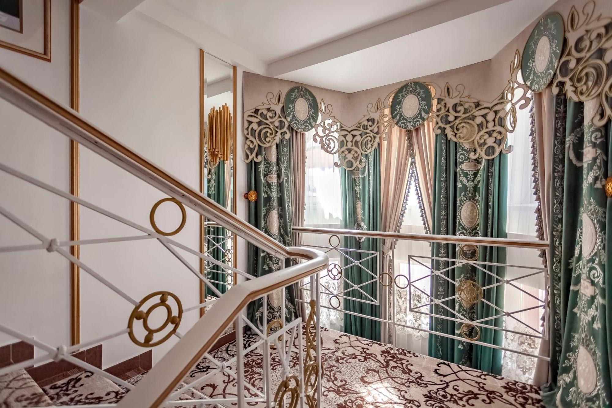 Kurmet Hotel Уральск Экстерьер фото